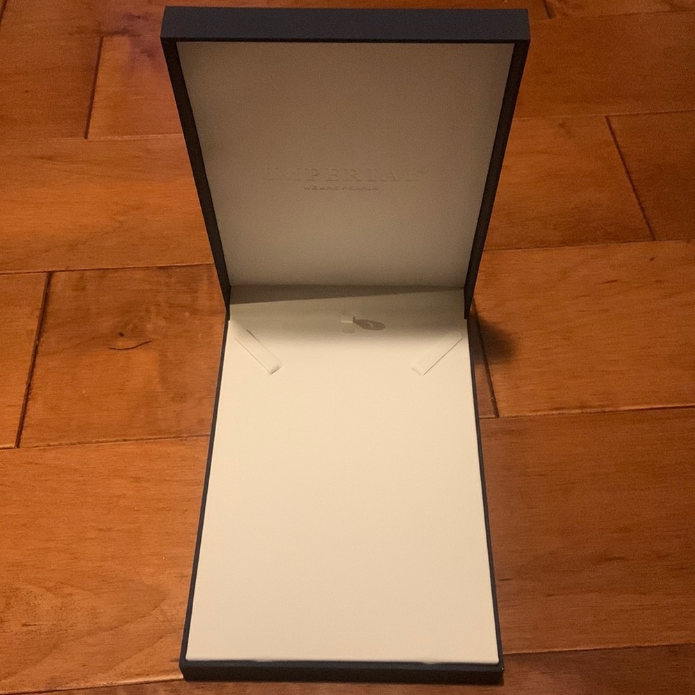 Imperial Pearls Necklace Box
